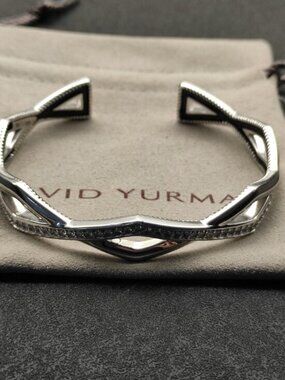 🍓Brand new, unused David Yurman black and white diamond-set open-ended bangle